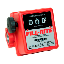 Medidor mecânico de combustível Fill-Rite Série 800 na cor vermelha. O dispositivo possui um visor frontal com três dígitos brancos grandes para contagem parcial e um odômetro menor abaixo para o total acumulado em litros. À esquerda, há um botão giratór